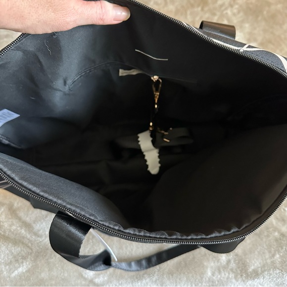 Mali & Lili Abstract Weekender Duffle - Picture 9 of 9